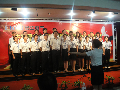 图为总裁办代表队比赛中